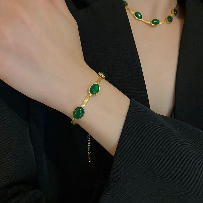 Luxury Green Stone Jewellery Set – Premium Gold Finish
